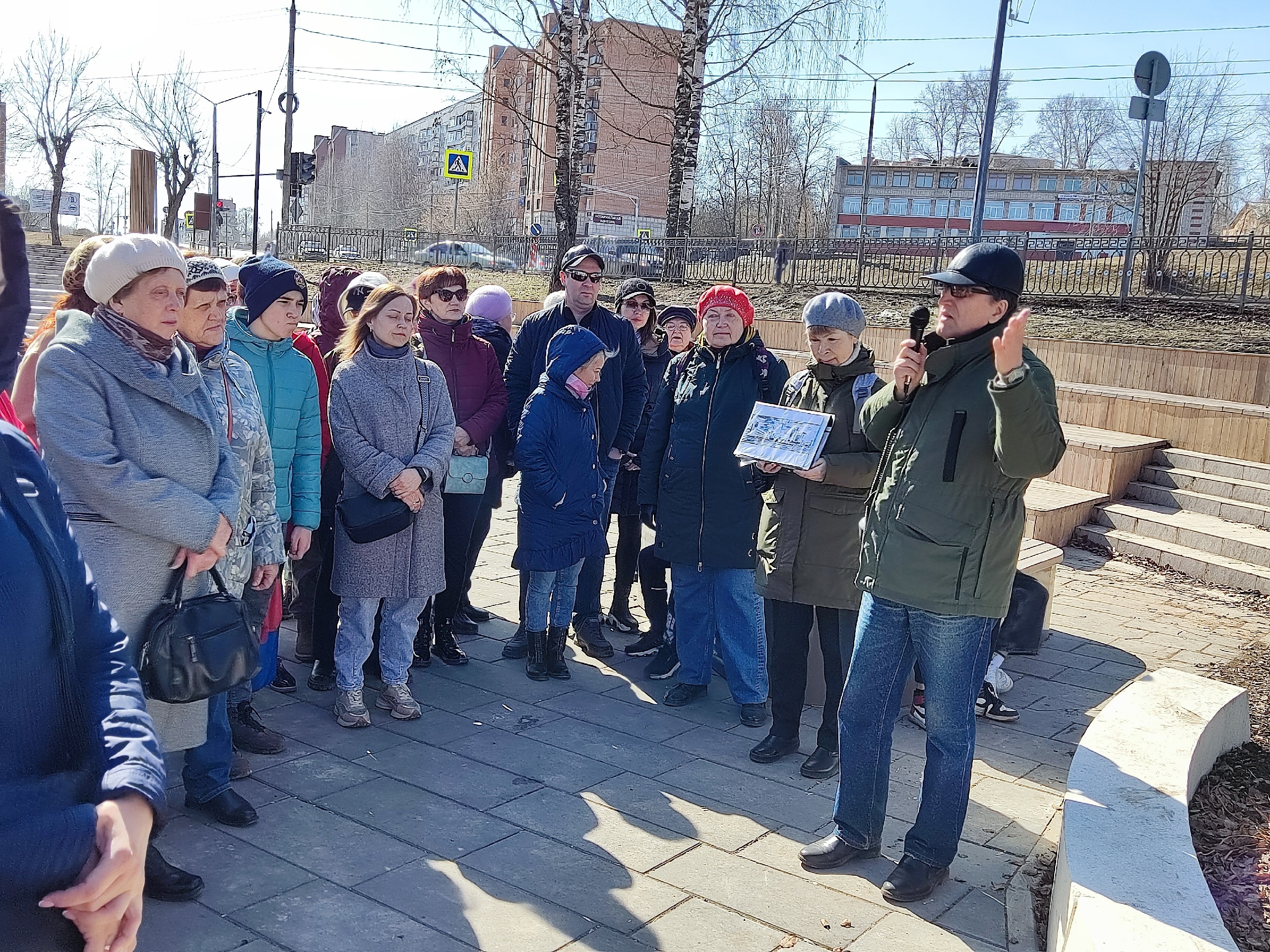 За информацией об истории города - в сквер "Река времени".